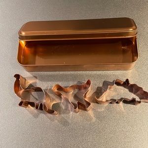 Dinosaur shaped cookie cutters, 3 shapes in a tin